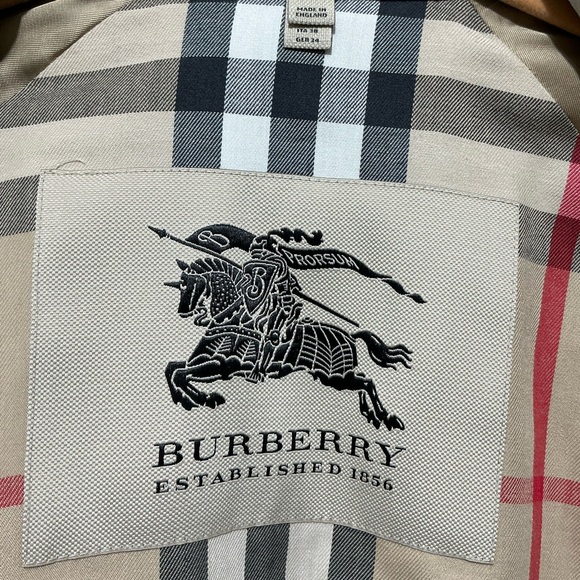 BURBERRY London Marystow Trench Coat  6 17” p2p Honey/Beige $1,995 EUC - Picture 4 of 17